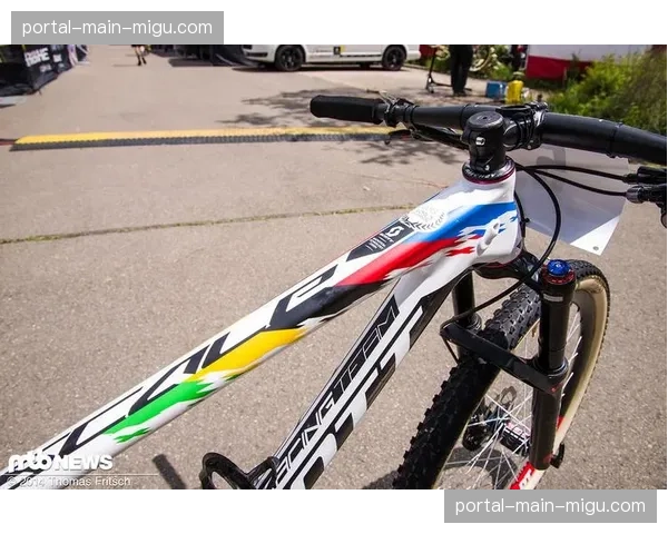 Absa Cape Epic第三赛段：暴雨致赛道变更，Nino Schurter搭档意外退赛